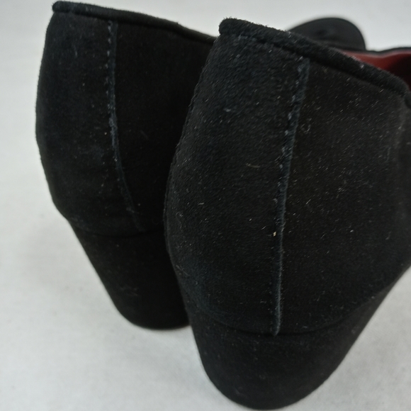 Andre Assous "Gayla" women's black suede 2" heel w - Picture 3 of 9